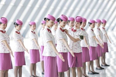 重庆客运段开展乘务员服务礼仪培训备战暑运